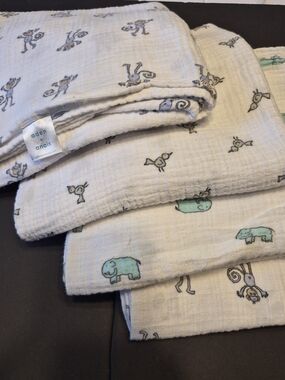 aden + anais 4 White Muslin Baby Swaddle Blanket with Mini Animal Prints